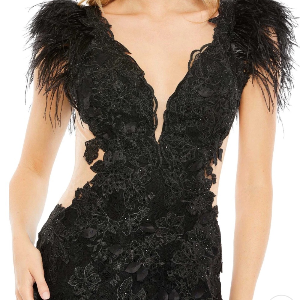 Mac Duggal FEATHER CAP SLEEVE LACE GOWN size 6 style 67782. Black - Picture 4 of 14